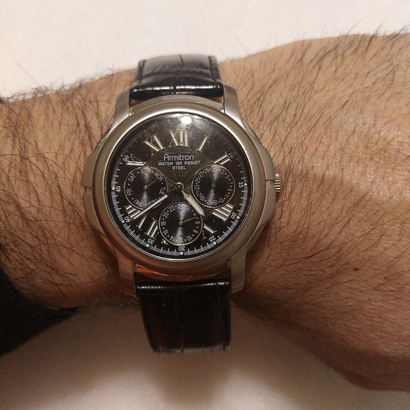 Watch - Picture 3 of 3